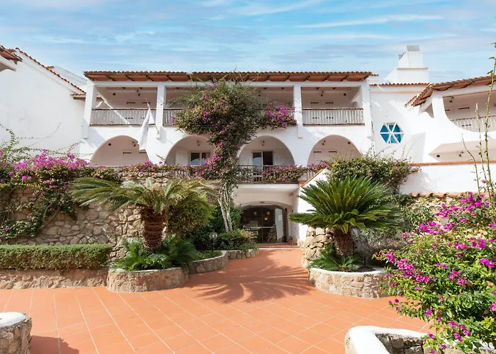 Hotel with Tennis: Club Hotel Cormorano
